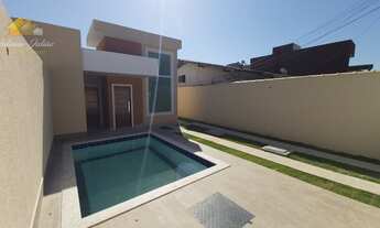 Imagem 2: CASA LINEAR COM 3 QUARTOS SENDO 1 SUÍTE E PISCINA A VENDA NO BAIRRO VILLAGE EM RIO DAS OST