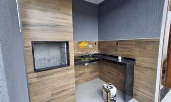 Imagem 4: CASA LINEAR COM 3 QUARTOS SENDO 1 SUÍTE, PISCINA, A VENDA NO BAIRRO OURO VERDE EM RIO DAS