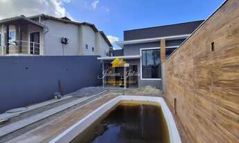 Imagem 2: CASA LINEAR COM 3 QUARTOS SENDO 1 SUÍTE, PISCINA, A VENDA NO BAIRRO OURO VERDE EM RIO DAS