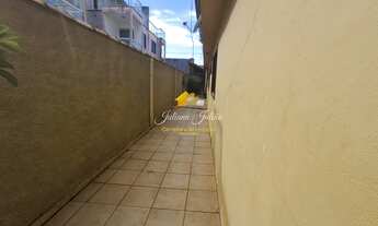 Imagem 4: CASA LINEAR COM 5 QUARTOS SENDO 3 SUÍTES A VENDA NO BAIRRO PRAIA MAR EM RIO DAS OSTRAS RJ