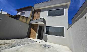 Imagem 2: CASA DUPLEX COM 3 QUARTOS SENDO 2 SUÍTES, A VENDA NO VILLAGE, RIO DAS OSTRAS, RJ
