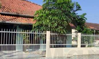 Imagem 2: Casa em Itajuba com grande terreno