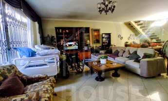 Imagem 7: Casa na Av Ceci: 4 quartos, 1 suíte, 3 banheiros, 3 vagas e um quintal espaçoso