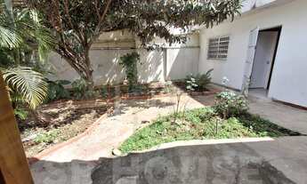 Imagem 3: Casa térrea para locação comercial com 261 m2, 9 salas, 2 vagas, 5 banheiros, próximo Metr