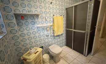 Imagem 5: Terreno com 2 casas térreas, garagem coberta com 4 vagas, lavanderia e edícula