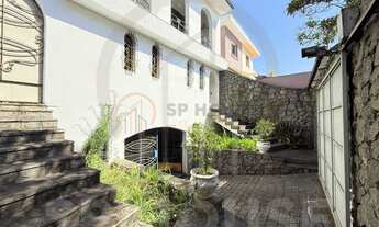 Imagem: Casa com 3 Suítes, 6 Banheiros e 372m²