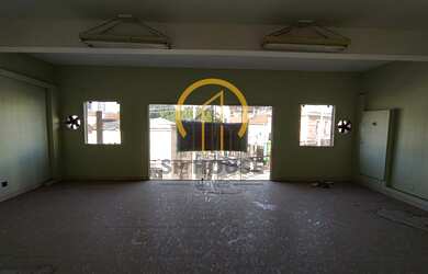 Imagem 2: Sobreloja com vão livre de 200m , possui 2 banheiros e 2 Vestiários. Boa localização com o