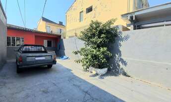 Imagem: Terreno com 3 imóveis à venda, esquina