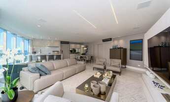 Imagem 2: 4 dormitórios, 4 suíte, 5 banheiro, 4 vagas na garagem, 226M² de Área Construída