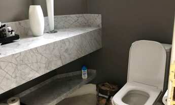 Imagem 4: Localizada em meio a muito verde, esta linda casa fica em região nobre de Jundiaí, com uma