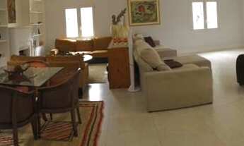 Imagem: Localizada em meio a muito verde, esta linda