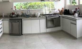 Imagem 5: Localizada em meio a muito verde, esta linda casa fica em região nobre de Jundiaí, com uma