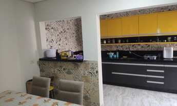 Imagem 3: Imperdível Casa à Venda em Sorocaba-SP, Bairro Éden: 2 Quartos, 1 Suíte, 2 Salas, 3 Banhei