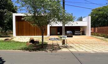 Imagem: Casa com 3 Suítes no Condomínio Lago Azul