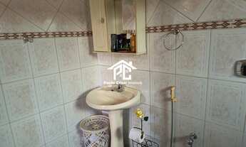 Imagem 4: Casa com 3 quartos sendo uma suíte, sala, cozinha, 02 banheiros, área de serviço, garagem