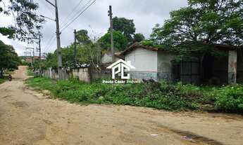 Imagem 3: Lote com total de 450m² contendo uma benfeitoria . Casa antiga com 2 quartos, sala, cozin