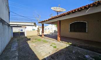 Imagem 6: Casa com 3 quartos sendo 1 suíte, sala em L, banheiro, cozinha , garagem coberta, churrasq