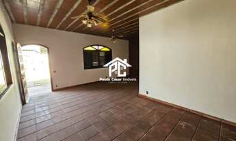 Imagem 4: Casa com 3 quartos sendo 1 suíte, sala em L, banheiro, cozinha , garagem coberta, churrasq