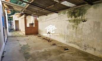 Imagem 7: Casa com 3 quartos sendo 1 suíte, sala em L, banheiro, cozinha , garagem coberta, churrasq