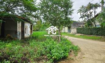 Imagem 2: Lote com total de 450m² contendo uma benfeitoria . Casa antiga com 2 quartos, sala, cozin