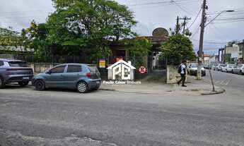 Imagem 1: Imóvel comercial de esquina no centro de Araruama. Terreno medindo 15x40 com total de 1.00