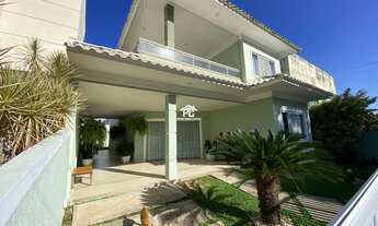 Imagem 2: Viva com conforto: Casa em condomínio de luxo, 4 quartos, 1 suíte, no Centro de Araruama-R