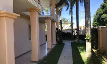 Imagem 5: Casa de Luxo no Centro de Araruama-RJ: 5 Quartos, 5 Suítes, 3 Salas, 3 Vagas de Garagem!