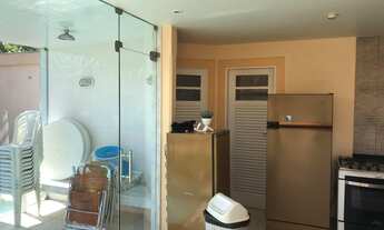 Imagem 7: Casa de Luxo no Centro de Araruama-RJ: 5 Quartos, 5 Suítes, 3 Salas, 3 Vagas de Garagem!