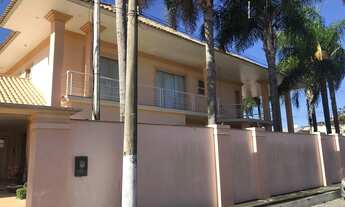 Imagem 3: Casa de Luxo no Centro de Araruama-RJ: 5 Quartos, 5 Suítes, 3 Salas, 3 Vagas de Garagem!