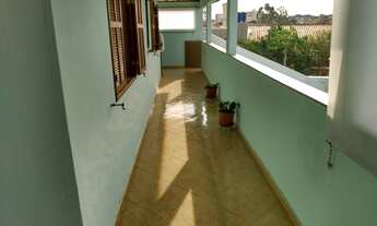 Imagem 2: Ótima casa com 02 quartos sendo 02 suítes, sala, cozinha, banheiro, área de serviço, varan