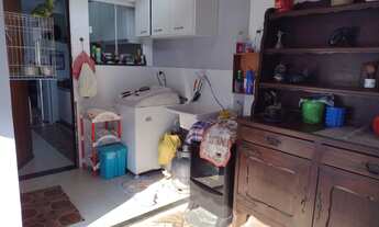 Imagem 3: Excelente casa com 02 quartos, sendo 01 suíte, ótima sala, cozinha, banheiro, jardim de in