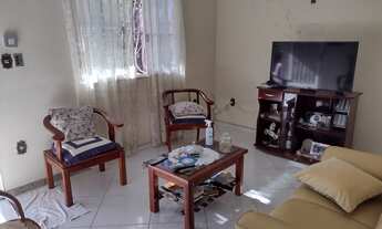 Imagem 7: Excelente imóvel constituído por 02 casas, sendo ambas com 03 quartos, mais anexo de 01 qu