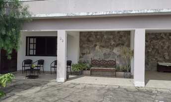 Imagem 2: Excelente casa no Centro de Araruama, composta por 03 quartos, sendo 01 suíte, ótima sala