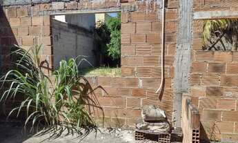 Imagem 6: Casa em início de construção, com 02 quartos, sala, cozinha, banheiro, excelente quintal