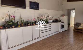 Imagem 2: Casa de Luxo à Venda em Araruama-RJ, no Bairro XV de Novembro: 3 Quartos, 3 Suítes, 2 Sala