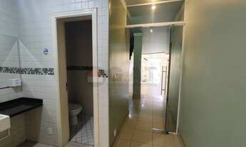 Imagem 6: Aluguel de Prédio Comercial de Alto Padrão no Centro de Sorocaba-SP: 3 Banheiros, 8 Vagas