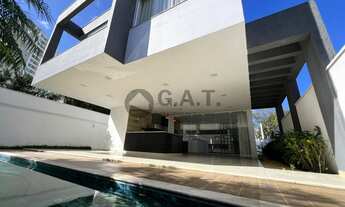 Imagem 7: Imóvel de Luxo em Condomínio: Casa com 4 Quartos e 6 Vagas de Garagem no Jardim Residencia