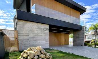 Imagem: Casa de alto padrão em condomínio no Alphaville