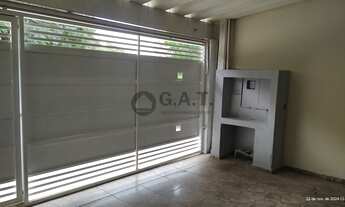 Imagem 2: Casa à venda em Sorocaba-SP, bairro Lopes de Oliveira: 2 quartos, 2 salas, 1 banheiro, 2 v