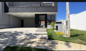 Imagem: Imperdível Casa em Condomínio à Venda