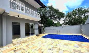 Imagem: Imponente residência em condomínio à