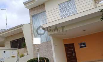 Imagem: Casa em Condomínio de Luxo com 3 Quartos