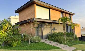 Imagem: Casa em condomínio de alto padrão em Alphaville