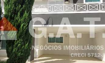 Imagem: Casa de Luxo em Condomínio - 3 quartos