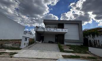 Imagem: Casa de alto padrão em condomínio à venda