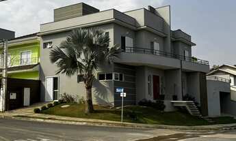 Imagem: Luxuosa casa em condomínio à venda em