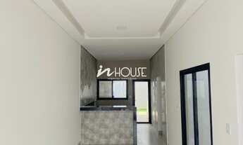 Imagem 3: Casa com três quartos sendo uma suíte no Bairro Alto Umuarama