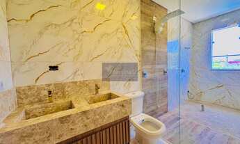 Imagem 3: Casa de Luxo à Venda em Peruíbe-SP: 4 Quartos, 4 Suítes, 3 Salas, 4 Vagas e 245m² no Jardi