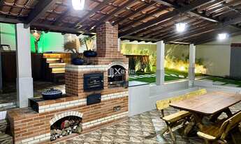 Imagem 3: Casa mobiliada com 4 quartos, lazer completo e piscina a 1 quadra do mar em Setiba, Guarap