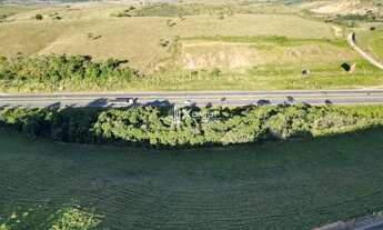 Imagem 2: Sítio à Venda com 48.400 m² em Anchieta/ES - Rico em Água, Casa, Lagoas, Curral, Frutífera